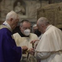 El Papa a los jesuitas: dejemos inquietar por el grito sufriente del mundo