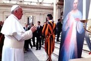 El Papa vuelve a celebrar en San Pedro la Divina Misericordia
