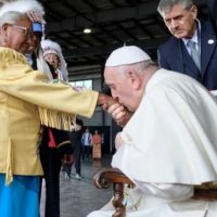 Francisco reiteró su pedido de perdón a indígenas canadienses