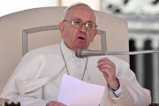 El Papa a los jóvenes: Su vocación es “tender hacia lo alto”, no se dejen tirar abajo