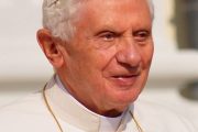 Benedicto XVI: El papa que se quedó con los jóvenes en medio de la tormenta en España