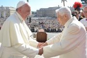 Las palabras de Francisco sobre Benedicto XVI: “Un gran Papa”