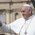 Papa nos dice en el Regina Caeli: “El Espíritu Santo nos libera de las presiones del miedo”