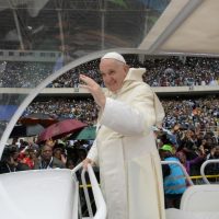 El Papa Francisco en la Misa en Estadio Velódromo de Marsella nos dice : "Ardamos por las ‘santas utopías’ de fraternidad y paz"
