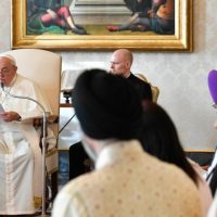 El Papa Francisco nos dice: El servicio desinteresado hacia los pobres nos acerca a Dios