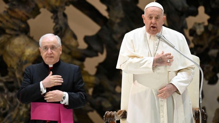 El Papa Francisco nos dice:Anunciar el Evangelio estando «en la encrucijada del hoy»