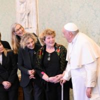 Violencia contra las mujeres, el Papa: "Mala hierba Venenosa que hay que Erradicar"