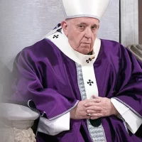 El Papa Francico nos dice: Pidamos a Dios una mirada compasiva y un corazón humilde